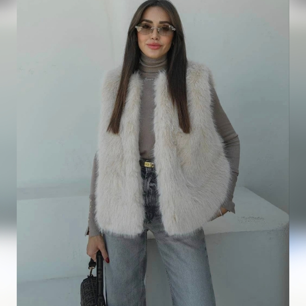 ZARA FAUX FUR VEST COAT CREAM SIZE L